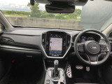 大きなフロントガラスで視界も広く運転しやすいですよ。
