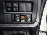 電動のスライドドアで楽々スムース!運転席からも開閉の操作もできます♪キーのスイッチひとつで自動開閉できる便利な機能もついてます♪