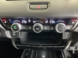 運転席/助手席シートヒーターで寒い日もすぐに温かくなり快適に過ごせます。3段階の温度調整が可能です