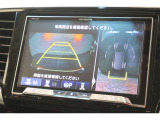 社外のマルチビューカメラが装備されています!上から見下ろしたような視界のカメラが駐車をサポートします!