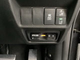 ETC2.0が標準装備です。高速道路の渋滞情報などをナビとリンクして画面でお知らせします。【安全装置】衝突被害軽減ブレーキ・横滑り抑制機能・路外逸脱制御機能も付いていますので安心です。