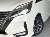 【LEDヘッドライト】悪天候や夜間走行時も良好な視界を確保し安心して運転できる高輝度LEDヘッドライトを装備!点灯速度が早く、消費電力も抑えられています。