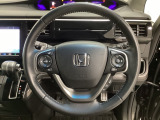 ハンドルにHondaセンシング系のクルーズコントロールやレーンキープアシストなどのスイッチと、オーディオの操作スイッチが装備されています。ハンドルから手を離さず安全に操作できます。