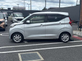 当店は照明・屋根付きスペースございますので雨天時も安心して現車確認が可能です。