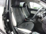 運転席には電動パワーシート搭載!また1つのキーごとシート位置を記憶できるメモリー機能付き!