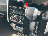 電動パーキングブレーキを搭載。スイッチ操作でパーキングブレーキを作動・解除することが可能ですので、操作の力が不要ですよ♪