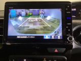 バックカメラの画像です。ガイドラインがスムースな車庫入れをサポートいたします。車庫入れの安心感がアップしますね。