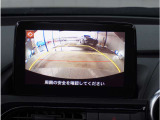 【バックカメラ】駐車が苦手な方でも安心してお乗りいただけます。リバース連動で画面が切り替わるのでとっても便利です。今や後方確認の必須アイテムですよね。