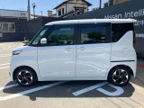 スライドドアは狭い場所でも開閉でき、風が強い日でも安心して開閉可能です。