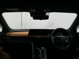 見通しのよいすっきりとした視界で、誰でも運転しやすいです。運転のしやすさは疲れにくさにも繋がりますよ♪