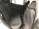 【後部座席】も当然、綺麗・清潔に仕上げております。内装の綺麗なお車は気持ちが良いですし、コンディションのいい車が多いです。これもオススメの1台です。