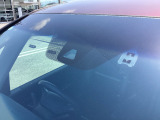 Honda SENSINGレーダーとカメラで危険を検知。複数の先進技術で安心・快適なドライブをサポート。ミリ波レーダーと、単眼カメラなどを融合した高精度な検知機能で、安心・快適な運転を支援します。