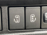 【両側パワースライドドア】スマートキーや運転席のスイッチで後席両側スライドドアの開閉が可能♪電動だから力を入れてドアを開ける必要が無く、小さなお子様でも簡単に開け閉めでき快適です♪