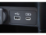 すべての列にUSB充電ソケットを備えています。