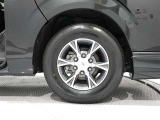 タイヤサイズは(195/80R15)でアルミホイールです。