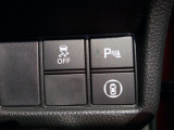 パーキングセンサーや横滑りを防ぐVSA等のスイッチ類は運転席の右側、手の届きやすい位置にあります。