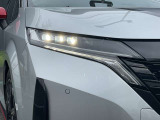 アダプティブLEDヘッドライト・LEDフォグランプです。夜の視界を明るくしてくれます。
