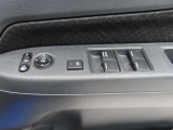 運転席のパワーウインドースイッチ部です。よく触れる場所だからこそ、使用状態があらわれますよね。ぜひこうした所もチェックしてください。
