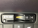 ハンドルの左下にETC2.0がついています。高速道路の料金所の通過も楽々です。 カードの取り出しもしやすい場所についています。
