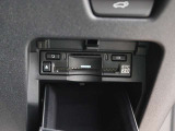 広がる運転支援サービスETC2.0搭載。全国の高速道路に設置されたITSスポットと双方向通信を図り、広域な道路交通情報や安全運転をサポートする情報を得て、音声やナビ画面上にタイムリーにお知らせします。