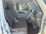 運転席側になります。是非一度座ってじっくり内装もご覧くださいませ。