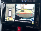 【パノラミックビューモニター】専用のカメラにより、上から見下ろしたような視点で360度クルマの周囲を確認することができます☆死角部分も確認しやすく、狭い場所での切り返しや駐車もスムーズに行えます。