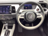 視認性の良いメーターで、運転中も情報がひと目で確認できて安心。見やすさにこだわったデザインで、毎日のドライブがもっと快適に