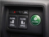 ◆アダプティブクルーズコントロール◆予め設定した車速内でクルマが自動的に加減速。前走車との適切な車間距離を維持しながら追従走行します。【LKAS】車線維持支援システムでステアリング操作を支援。