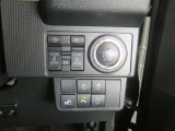 便利な両側パワースライドドア。降車時に運転席のスイッチを押して予約すれば、電子キーを持って近づくだけでドアが自動で開く「ウェルカムオープン機能」も使用できます!