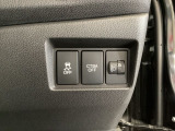 ハンドルの右側にはヘッドライトレベライザーと安全装備の、CTBA(シティブレーキアシストシステム)とVSA(ABS+TCS+横滑り抑制)の解除スイッチがついています。