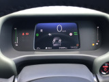 低速時にはメーター内にフロントタイヤの向きが表示されます。