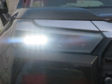 切れにくく明るいLEDヘッドライト装備!