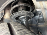 お車を安心してお乗りいただく為には、足回りの定期点検が欠かせません。サービスサポート(有償保証)では無料点検もご提供しており、安心のカーライフをお過ごしいただけるサポート体制が整っています。