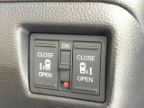 【両側パワースライドドア】スマートキーや運転席のスイッチで後席両側スライドドアの開閉が可能♪電動だから力を入れてドアを開ける必要が無く、小さなお子様でも簡単に開け閉めでき快適です♪