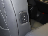 運転席側からでも助手席のシートポジションの変更が可能です。