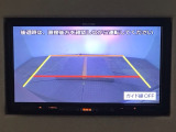 【バックカメラ】運転が苦手な方も車庫入れラクラクです!ギアをリバースに入れれば自動的に切り換わりますので、面倒な操作は不要です♪狭い駐車場もお車を傷つけず安心ですね!