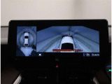 パノラミックビューモニター 車両上空より写したような画像をモニターに表示☆車庫入れや、幅寄せなどに大変便利な機能です。