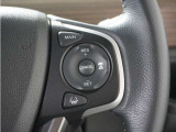 ◆アダプティブクルーズコントロール◆予め設定した車速内でクルマが自動的に加減速。前走車との適切な車間距離を維持しながら追従走行します。【LKAS】車線維持支援システムでステアリング操作を支援。