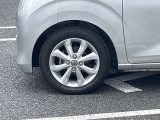 高級感引き立てるアルミ装着車。お洒落は足元からですね!