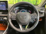 【純正革巻きステアリング】上質な革を使用することで、手にしっかり馴染みとても運転しやすいハンドルです♪