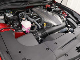 2AR-FSE型 2.5L 直4 DOHCエンジンと1KM型 交流同期電動機のハイブリッドシステム搭載、駆動方式はFRです。