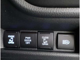 両側パワースライドドア付きだから、狭い駐車スペースなどでの 乗り降りラクラク!小さなお子さまのいるご家庭には嬉しい装備。