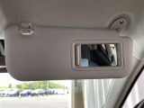 運転席にはバニティミラー付き♪身だしなみチェックできますよ(^^♪