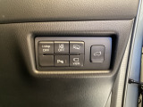 各種機能の切替スイッチは運転席パネル下に集約されています。任意で切り替え可能なため状況に合わせてお使いください。