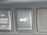 【パワーバックドア】スマートキーや運転席のボタンを押すだけでリアゲートが自動で開閉します!荷物を持っている時や、高い位置にあるバックドアを閉める際に便利な機能です♪