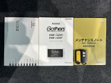 スマートキーは鍵をバッグに入れたままでもドアロックの開閉やエンジンのON・OFFができます。夜間や雨の日も鍵を探さなくて良いので便利です。