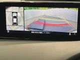 【360&deg;ビューモニター】専用のカメラにより、上から見下ろしたような視点で360度クルマの周囲を確認することができます☆縦列駐車や幅寄せ時に活躍してくれます♪