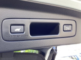 ハンズフリー機能付きパワーテールゲートで、重い荷物を持っていても足をかざすだけで開閉可能。予約クローズ機能により、離れると自動で閉まるため、積み込み後もスムーズに移動できます。