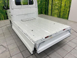 積み下ろしのしやすいデッキにはたっぷりと荷物を積み込んでいただけます。遊びから仕事まで、様々なシーンで頼れます♪