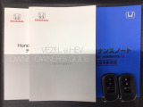 スマートキーは鍵をバッグに入れたままでもドアロックの開閉やエンジンのON・OFFができます。夜間や雨の日も鍵を探さなくて良いので便利です。